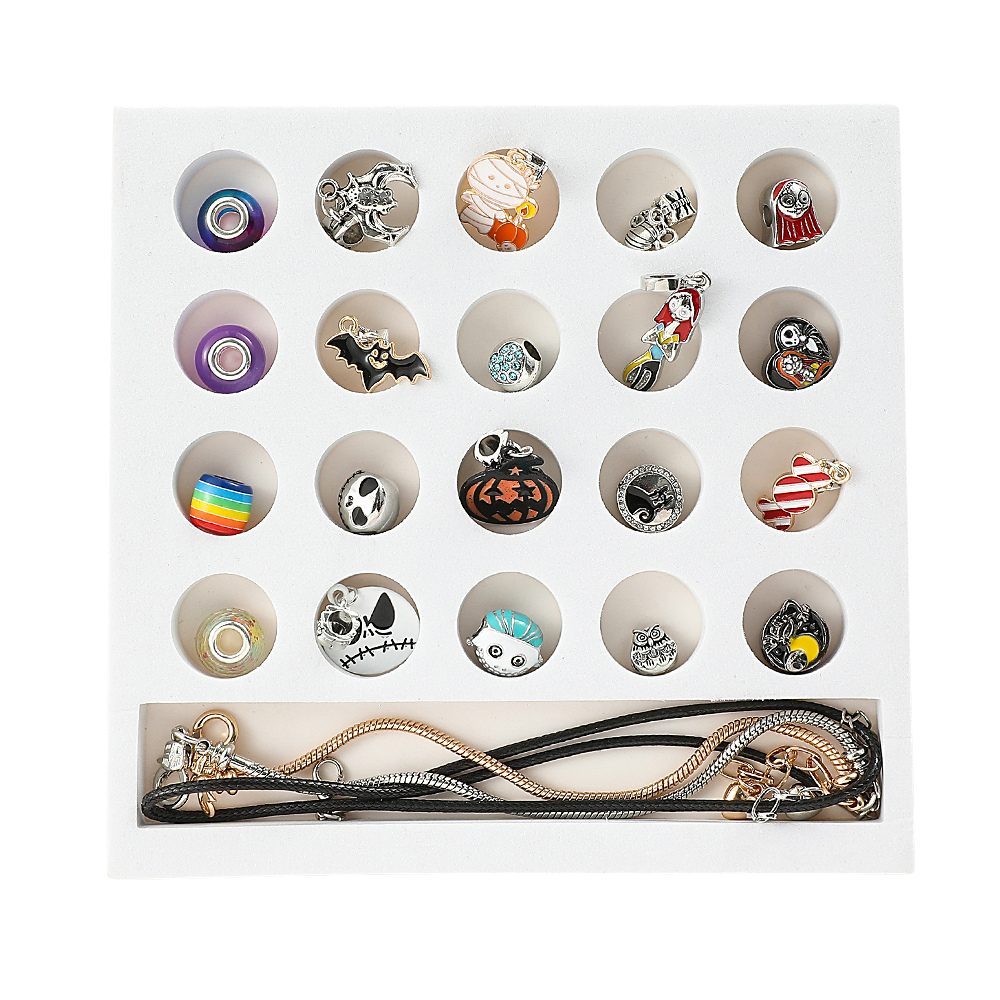 “🎃 Caja Sorpresa de Adviento Nightmare Box – Pulsera + 22 Charms Exclusivos”